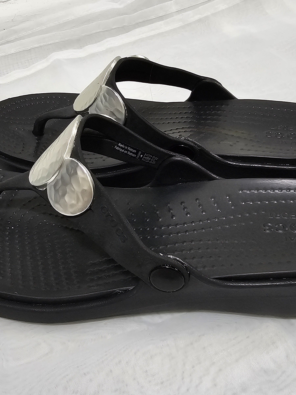 Crocs Women'sBlack/SilverThong WedgeSlip On Sandals Logo Synthetic Size US 8 UK6 - Picture 4 of 9